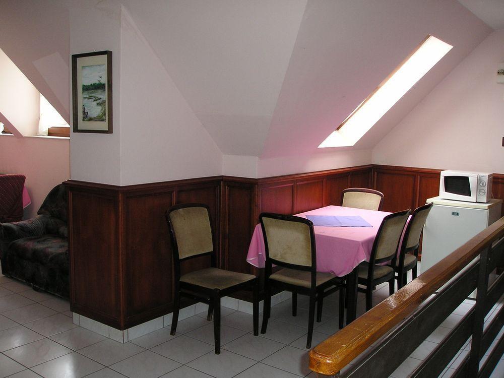 Bed and Breakfast Domino Panzio Székesfehérvár Exterior foto